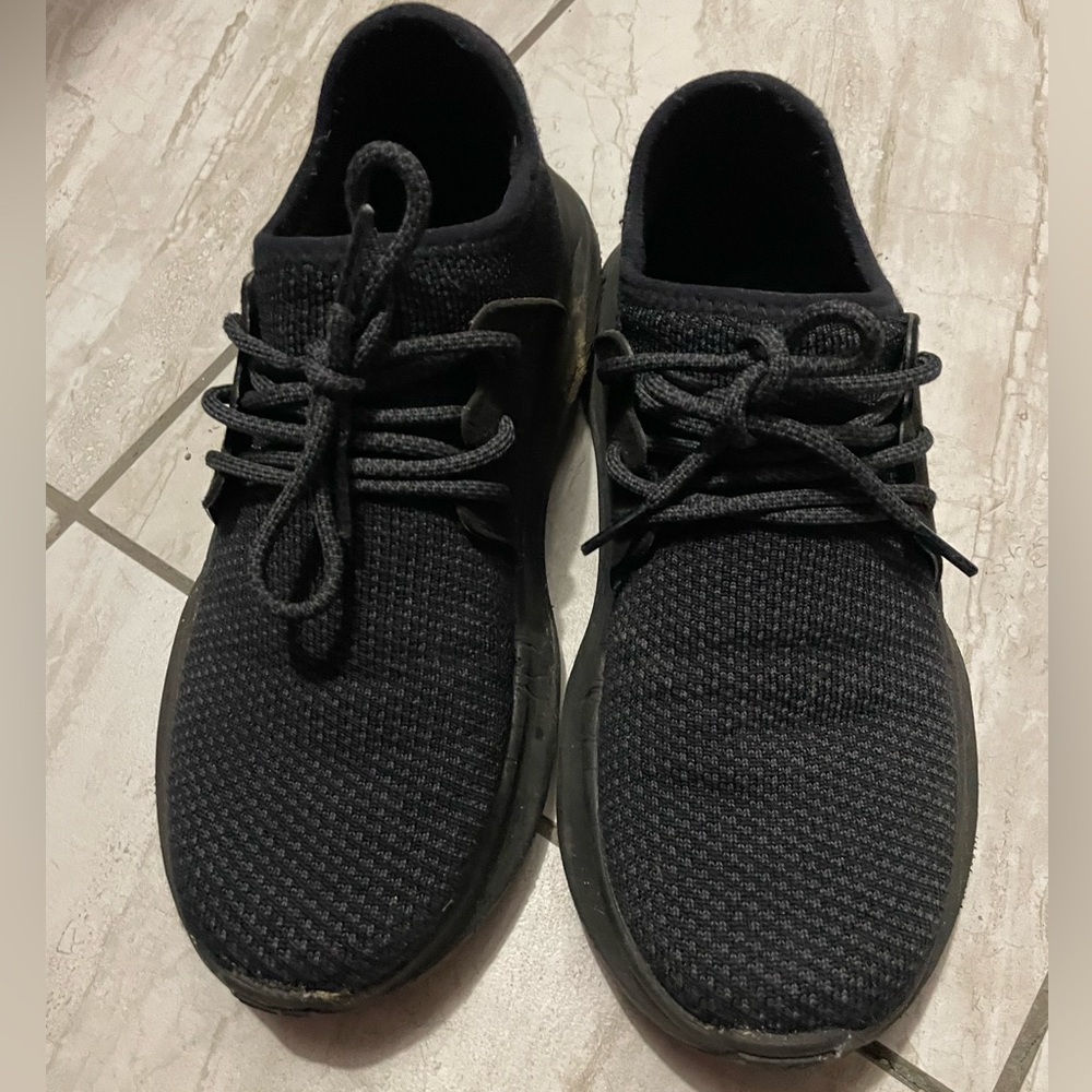 Vessi “Everyday” 100% Waterproof Women’s sneaker Size 6